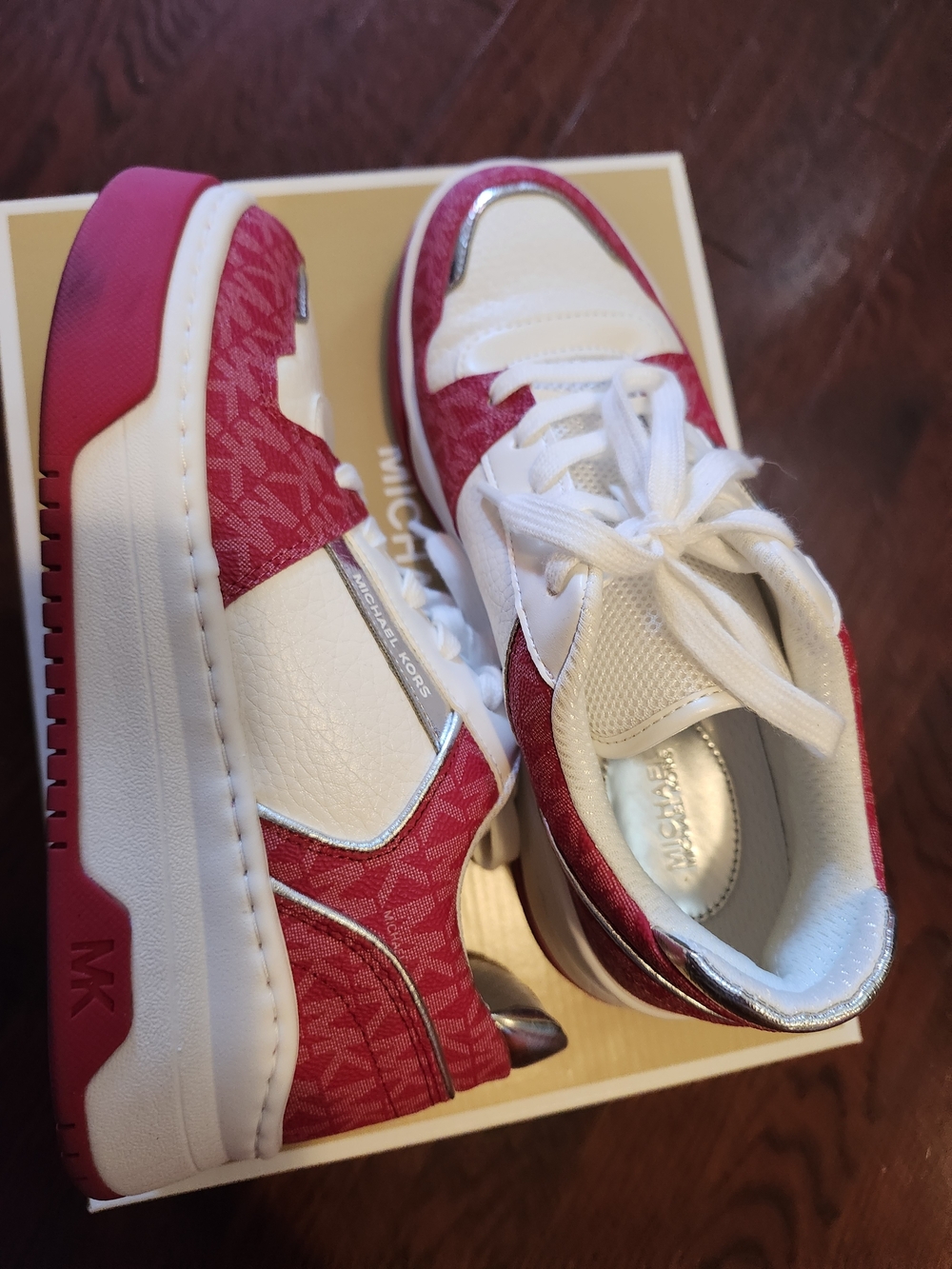 Michael Kors White & Red Logo-Panel Kids Sneakers - Picture 2 of 12